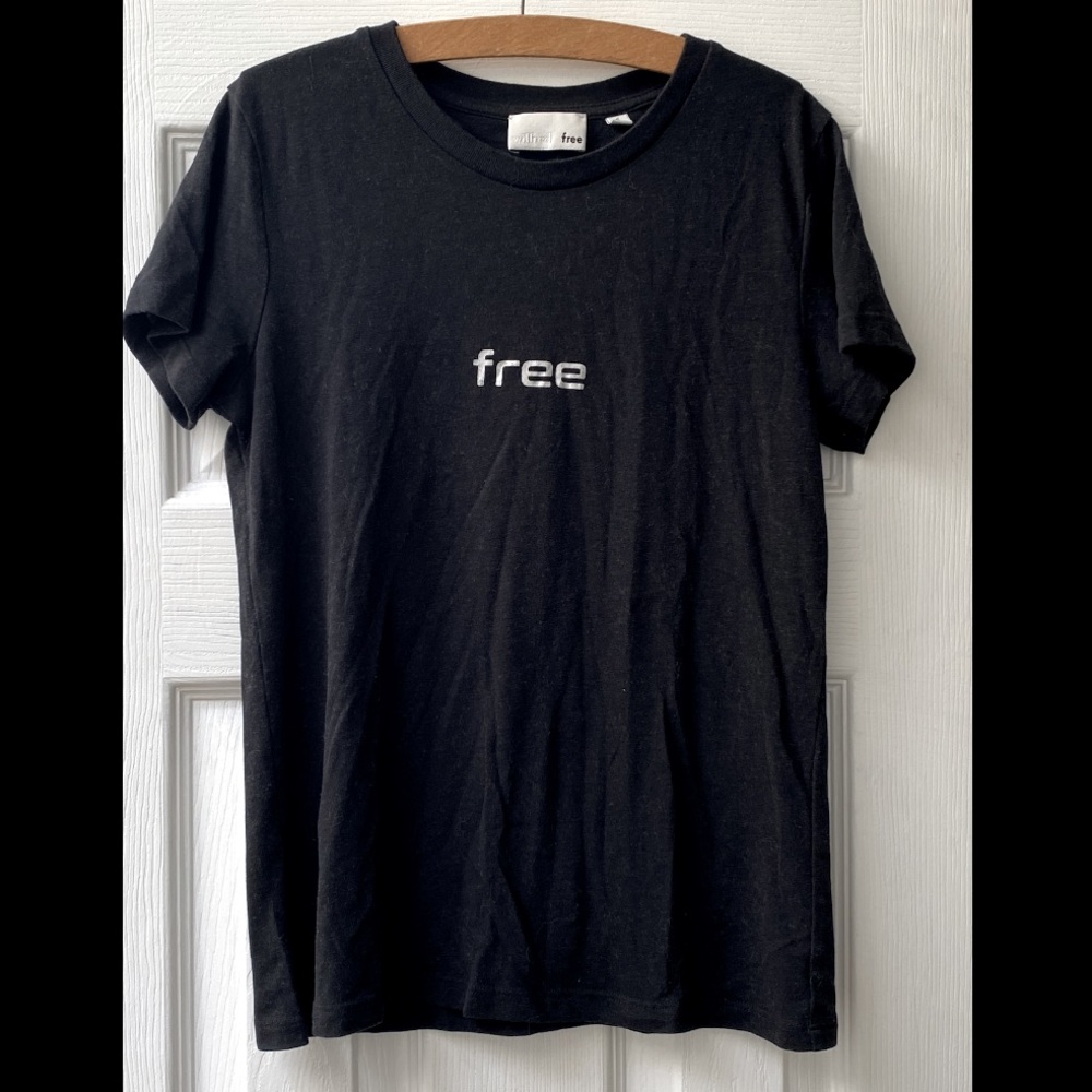 WILFRED FREE BLACK T SHIRT SIZE SMALL